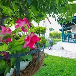 Dedeminn Garden Hotel
