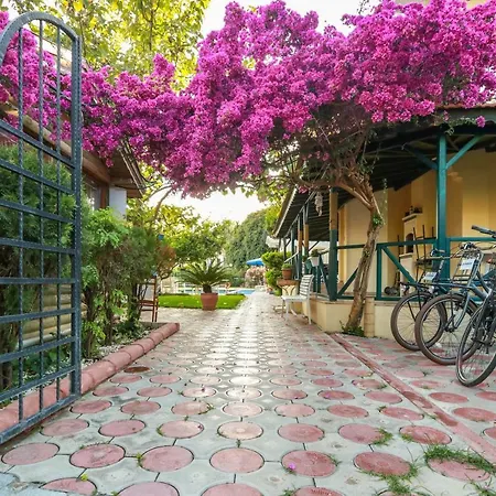 Hotel Dedeminn Garden