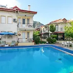 Dedeminn Garden מלון גוג'ק